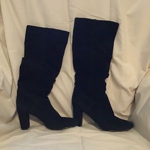 Black heeled boots